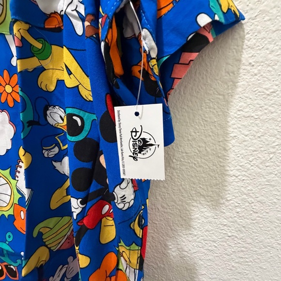Mickey and Friends "Play in the Park" Disney parks button shirt xl - Picture 15 of 16